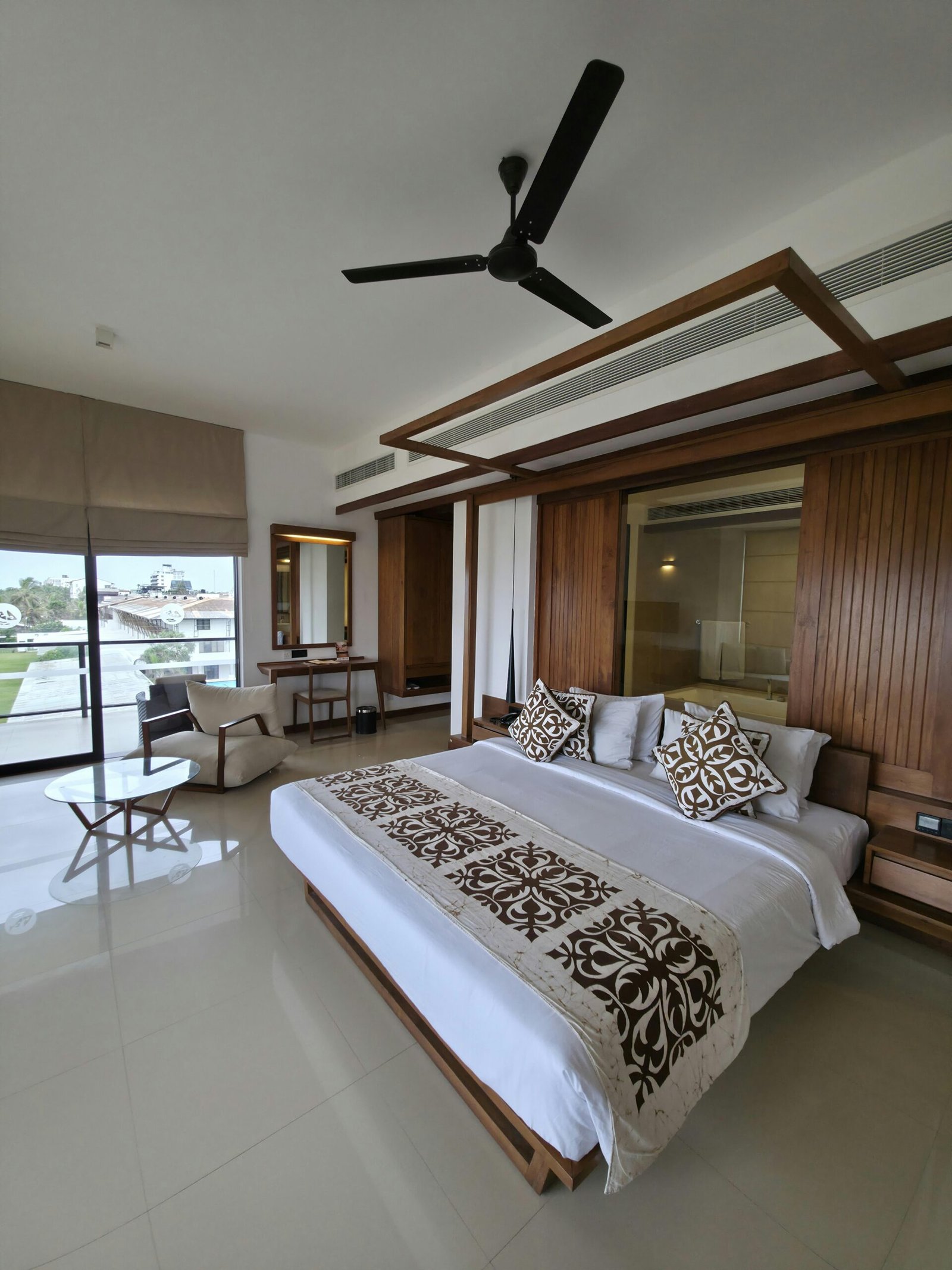 Chambre, meuble chambre, lit adulte, lit avec rangement, armoire dressing, commode design, table de chevet, décoration chambre, aménagement chambre, chambre moderne, chambre cocooning, idée déco chambre, meuble chambre pas cher